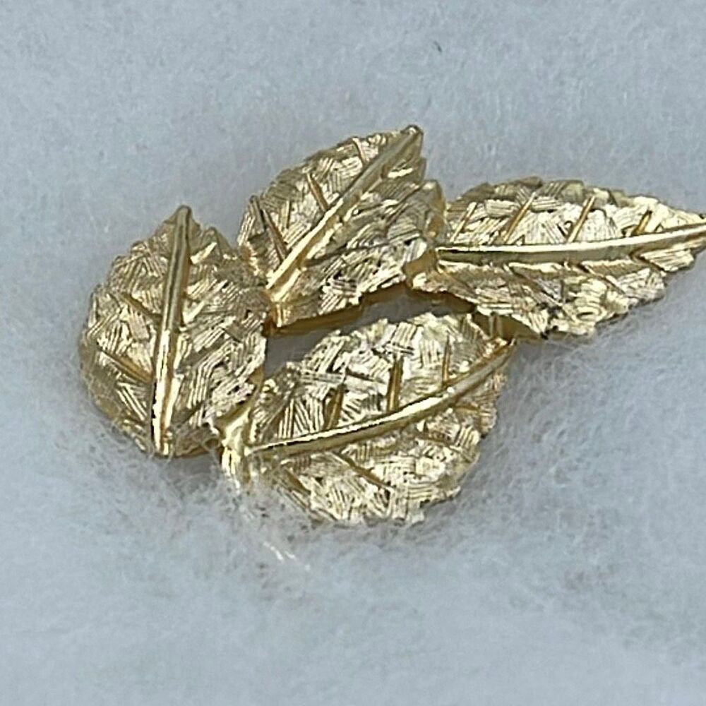 Vintage 4 leaf goldtone brooch.